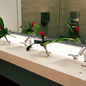 Bloomingdale's - Mens Restroom - Department Stores Near Me - Honolulu, Hawaii