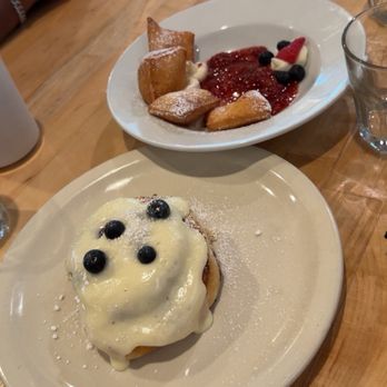 Table on 6th - Brunch appetizers. - Burgers Near Me - Bentonville, Arkansas