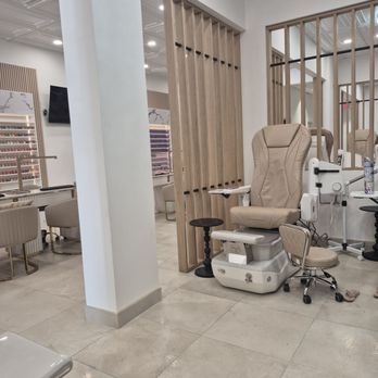 Valentino Nail Bar - Pedicure chair - Nail Salons Near Me - Fresno, California Valentino Nail Bar - Pedicure chair - Nail Salons Near Me - Fresno, California