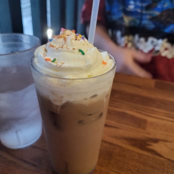 Eggs 'n Things - Iced Sweetened Vanilla Cappuccino - Breakfast & Brunch Near Me - Honolulu, Hawaii Eggs 'n Things - Iced Sweetened Vanilla Cappuccino - Breakfast & Brunch Near Me - Honolulu, Hawaii