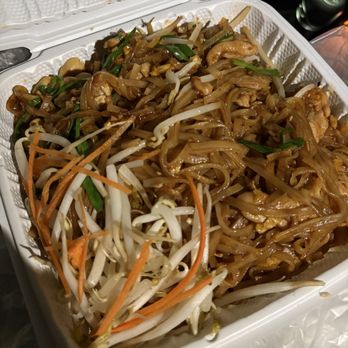 Thong's Thai Lunch Wagon - Pad Thai - Food Trucks Near Me - Waipahu, Hawaii