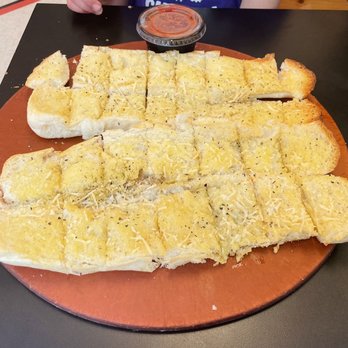 Blake's Pizzeria & Ice Cream - Garlic bread - Pizza Near Me - Carnation, Washington