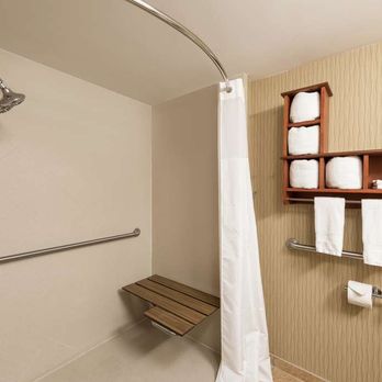 Hampton Inn Branson on the Strip - Guest room bath - Hotels Near Me - Branson, Missouri Hampton Inn Branson on the Strip - Guest room bath - Hotels Near Me - Branson, Missouri