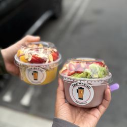 The Blend Smoothies - Açaí bowl, strawberry, kiwi, smoothie