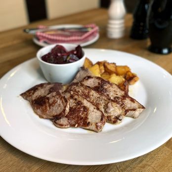 Restaurant Perte - Telecí rumpsteak s opečenými brambory a salátem z červené řepy - Italian Near Me - Prague, Puerto Rico Restaurant Perte - Telecí rumpsteak s opečenými brambory a salátem z červené řepy - Italian Near Me - Prague, Puerto Rico