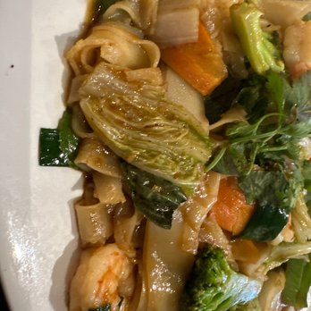 ZEN Noodle Bar - Drunken noodle with shrimp - Vietnamese Near Me - TEMPLE TERR, Florida ZEN Noodle Bar - Drunken noodle with shrimp - Vietnamese Near Me - TEMPLE TERR, Florida