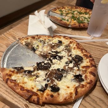 Pies & Pints - Sm. Mushroom & Garlic Pie - Pizza Near Me - Charleston, West Virginia