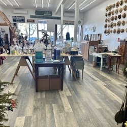 Hana Hou - Beautiful larger store