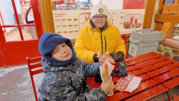 BeaverTails- Queues de Castor (Banff East) by null