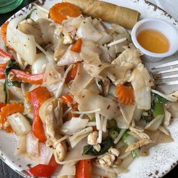 Zen Thai - Drunken noodles with chicken (lunch special) - Thai Near Me - Phoenix, Arizona Zen Thai - Drunken noodles with chicken (lunch special) - Thai Near Me - Phoenix, Arizona