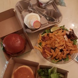 Bad service bad store ...i order too much things, and paid for money...but the store don't give me enough food ...unhappy day! Bad service bad store ...i order too much things, and paid for money...but the store don't give me enough food ...unhappy day!