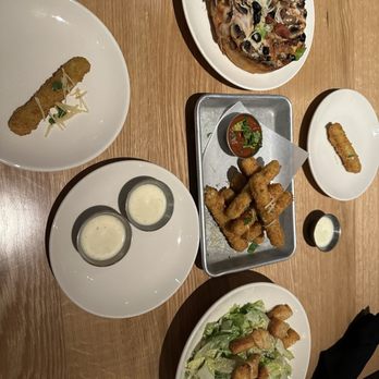 BJ's Restaurant & Brewhouse - Mozzarella Sticks  Vegetarian Pizza - Mini House Caesar Salad - American Near Me - Tracy, California
