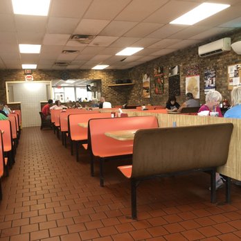 Stark's - diners sitting at tables in a restaurant - Southern Near Me - Hazlehurst, Mississippi