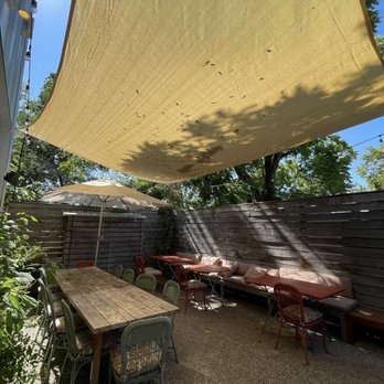 Little Saint - Outdoor dining area - Vegan Near Me - Healdsburg, California