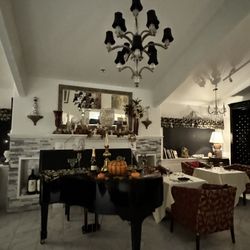 Amore Fine Dining & Spirits - Grand piano