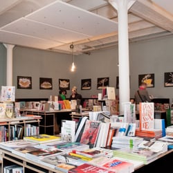 Friche la Belle de Mai - Le café-librairie, un espace de détente.