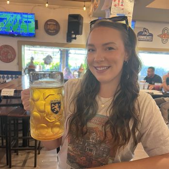 Das Bierhalle - Bars Near Me - Parkville, Maryland Das Bierhalle - Bars Near Me - Parkville, Maryland