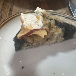 Whipped ricotta with apples and apple chips