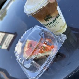 Pistachio latte and cheesecake