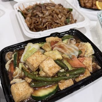 Lychee Kitchen - Vegetables & Tofu - Sushi Bars Near Me - Phoenix, Arizona