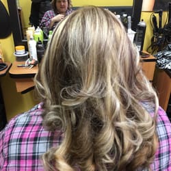 Sabrina's Golden Beauty Salon - Sabrina knows her color