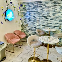 Munchy's Lounge - Dining area