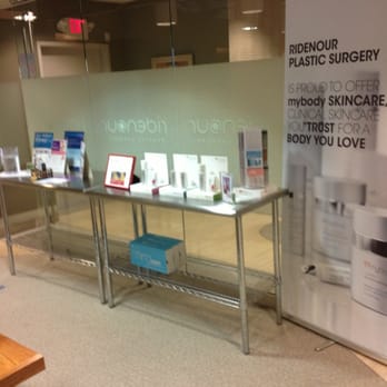 Ridenour Plastic Surgery - The waiting area. - Cosmetic Surgeons Near Me - Creve Coeur, Missouri