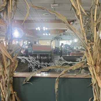 Country Inn - corn stalks and a mirror - New American Near Me - East Wenatchee, Washington Country Inn - corn stalks and a mirror - New American Near Me - East Wenatchee, Washington