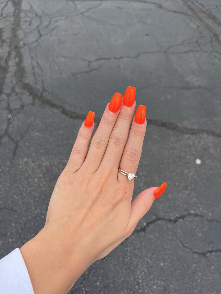 Queen Nails II Logo