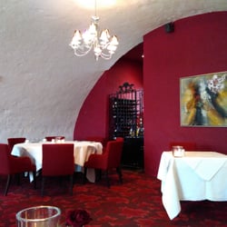 Die Alde Heerlickheijt - Restaurant im Gewölbekeller, der sich als Wintergarten öffnet zur Terrasse