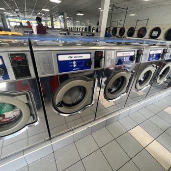 Fresh Meadows MegaWash - Laundromat Near Me - Fresh Meadows, New York Fresh Meadows MegaWash - Laundromat Near Me - Fresh Meadows, New York