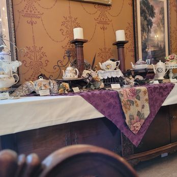 Schuster Mansion Bed & Breakfast - Teas ready for tasting at Millie's Tea - Bed & Breakfast Near Me - Milwaukee, Wisconsin