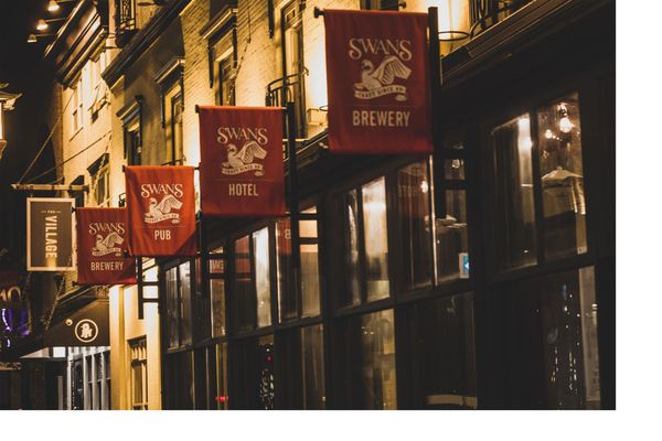 Swans Pub by null