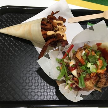 Taste Buchanan - Chompsky - Chicken Bao and Sweet Potato Fries - Street Vendors Near Me - Glasgow, GLG