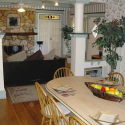 Avenues 12 - Newcomer Living Room