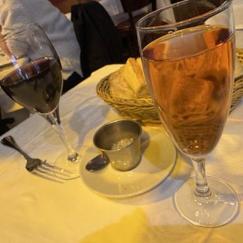 Chez André - Bread, garlic butter and cocktails - French Near Me - Paris, 75