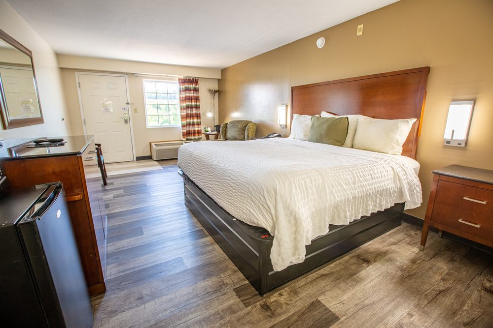 ROSEBUD INN Updated August 2024 49 Photos & 11 Reviews 1415 Roark Valley Rd, Branson