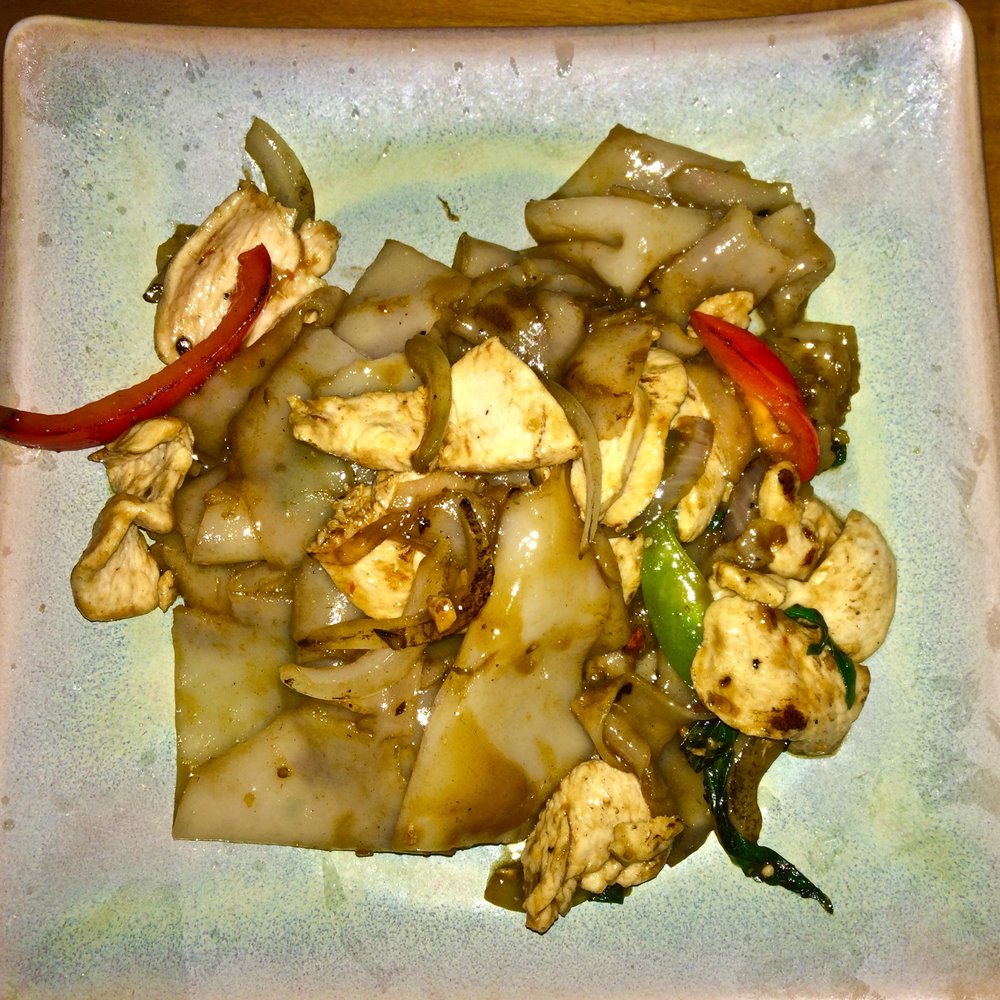 Lemongrass - chicken drunken noodle - Thai Near Me - Annapolis, Maryland
