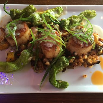 The Craftsman - Scallops with peppers (not hot), mushrooms, corn, and other chopped veggies. Good! - New American Near Me - Encinitas, California