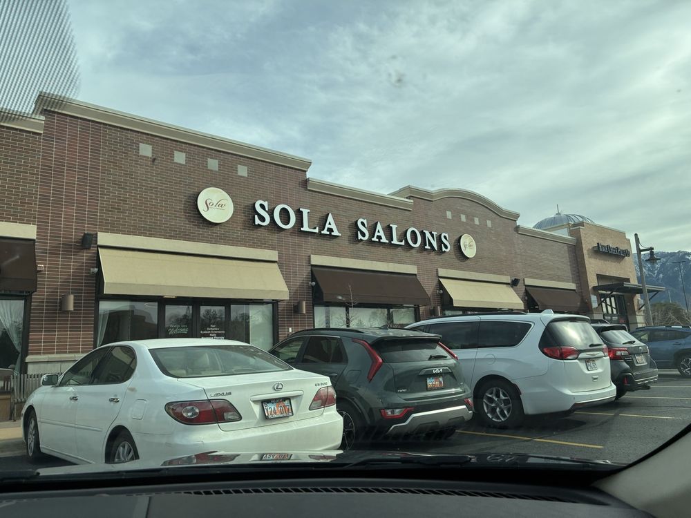 Sola Salon Studios Logo