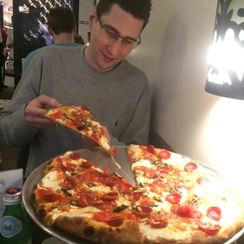 Juliana's - Just look at that pizza! just lovely! - Pizza Near Me - Brooklyn, New York Juliana's - Just look at that pizza! just lovely! - Pizza Near Me - Brooklyn, New York