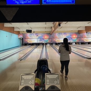 Roxy's Bowling Alley - bowling - Bowling Near Me - Seattle, Washington Roxy's Bowling Alley - bowling - Bowling Near Me - Seattle, Washington