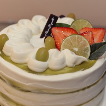 Paris Baguette - a close up of a cake - Coffee & Tea Near Me - Queens, New York Paris Baguette - a close up of a cake - Coffee & Tea Near Me - Queens, New York