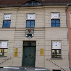 Rathaus Bernau - Der Eingang zum Rathaus, das bereits den Adventskalender montiert hatte Ende November 2012.