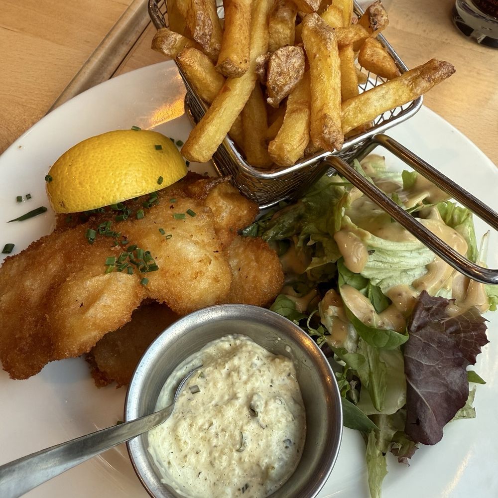 Le Village Monge - Fish and chips - Brasseries Near Me - Paris, 75 Le Village Monge - Fish and chips - Brasseries Near Me - Paris, 75