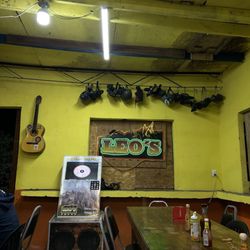 Leo's - Interior