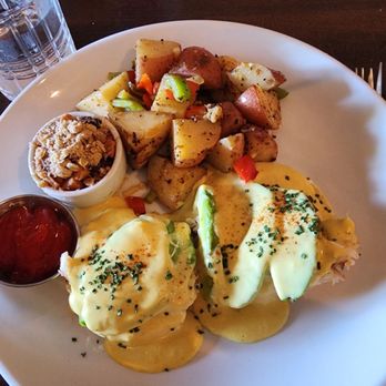Wence's - Dungeness crab benedict (no eggs) - New American Near Me - Pleasant Hill, California