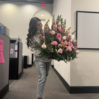 Rosegreen Florist - Birthday girl - Florists Near Me - Houston, Texas Rosegreen Florist - Birthday girl - Florists Near Me - Houston, Texas