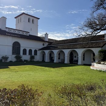 The Hacienda - Front yard - Hotels Near Me - Jolon, California