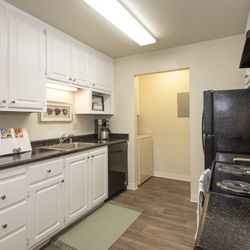 Zinfandel Village Apartments - ZinfandelVillage_RanchoCordova_CA_ModelKitchenLaundry